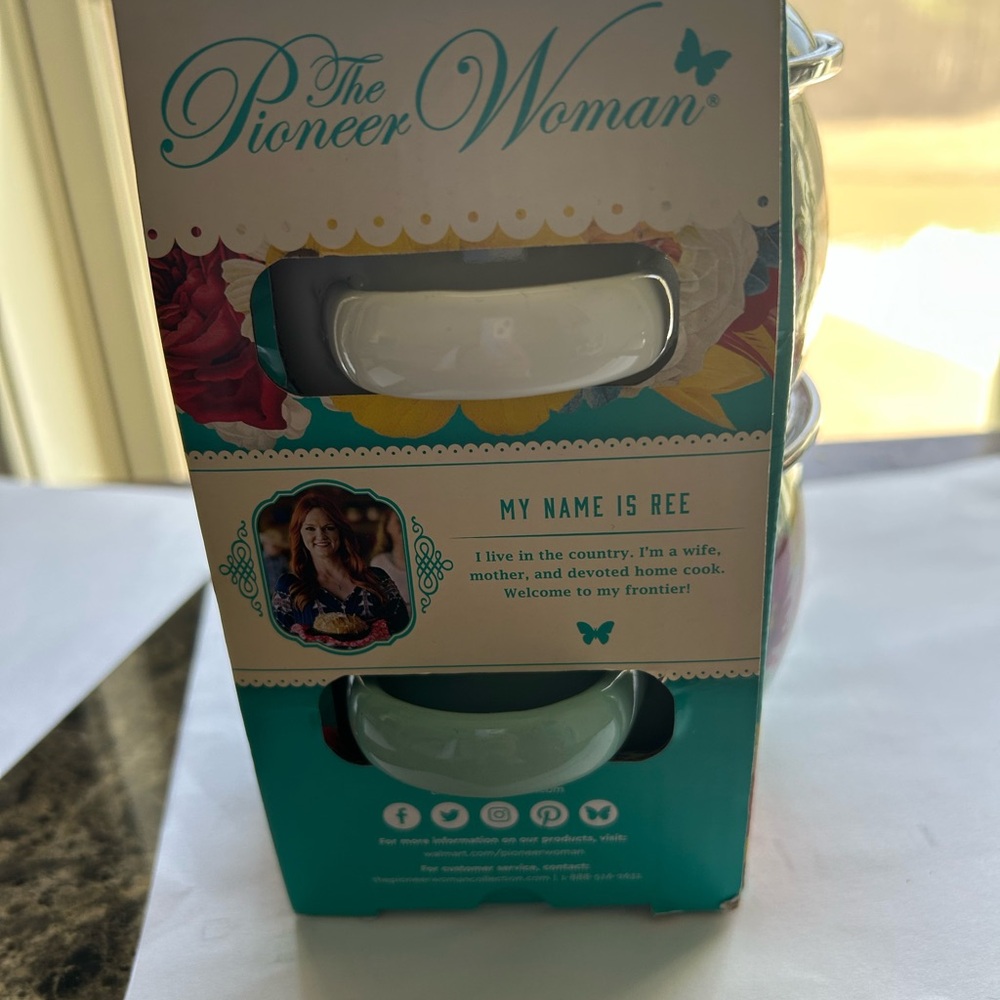 The Pioneer Woman Ceramic Bowls
